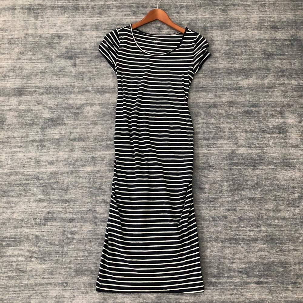Ingrid & Isabel knee length maternity dress